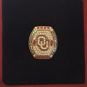 Oklahoma Sooners 2016 Replica Big 12 Ring.